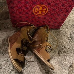❤️Tory Burch Suede & Wooden wedge heels